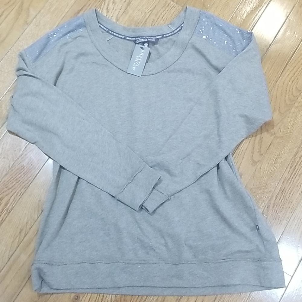 Victoria's Secret long sleeve crewneck, new with t